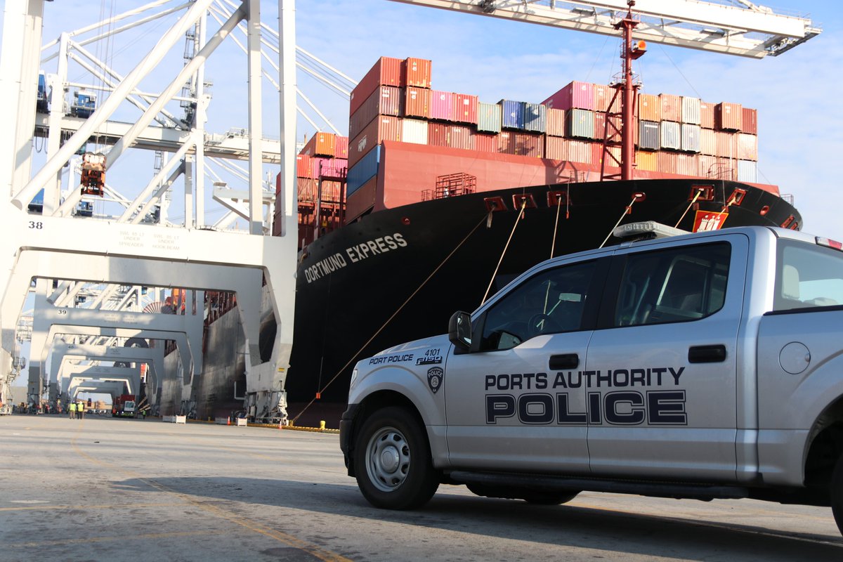 gaportspolice's tweet photo. πΆ"Sittin' on the dock of the bay"...πΆπ’ #gpa #georgiaports #portpolice #gaports #gpapd https://t.co/b4fCi5fOnF