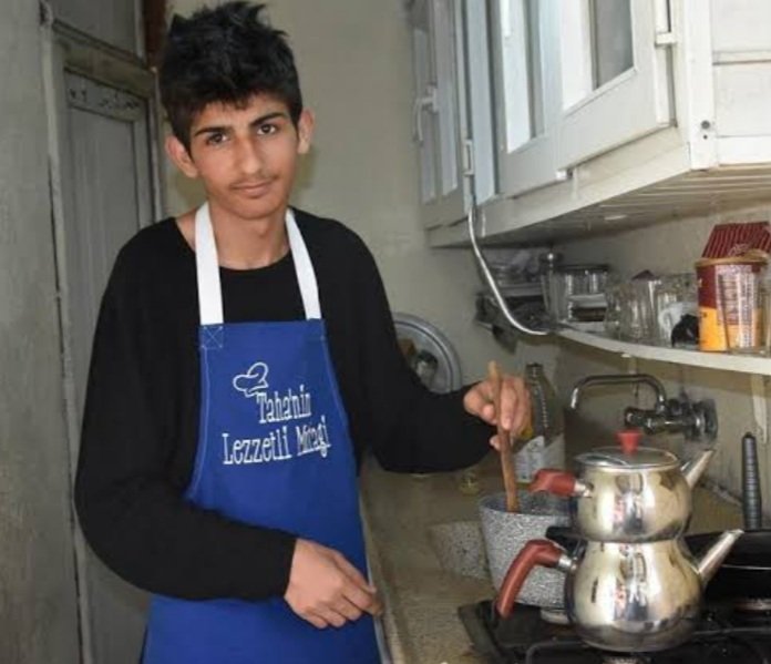 Küçük Gizem'i çoğumuz hatırlarız garibandı bir anda ünlendi tam şansı dönüyor derken şofbenden zehirlenerek öldü.Taha da Gizem gibi garibandı bir anda ünlendi ama  maalesef o da göçük altında kaldı.Bu ülkede garibanın ölümü bile gariban oluyor bu çemberi kırmak zor😔 #tahaduymaz