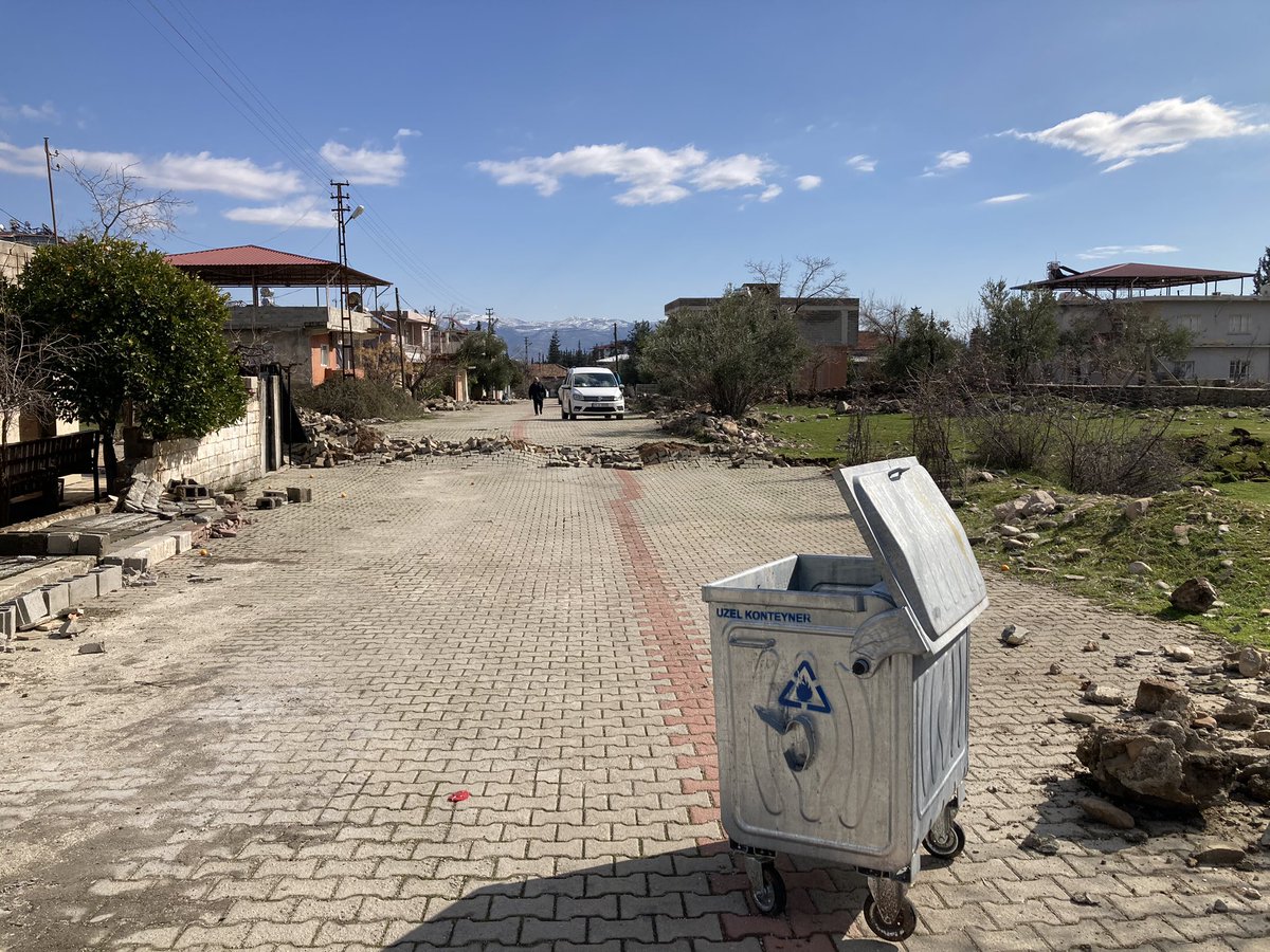 Some photos from our field work at southeastern part of the East Anatolian Fault. <a href="/proftameryilmaz/">Tamer Yılmaz</a> <a href="/profugurdogan/">Uğur Doğan</a> <a href="/AktifTektonik/">ATAG</a> <a href="/sedaozarpaci/">Seda Özarpacı</a> <a href="/etayruk/">Efe Turan Ayruk</a> <a href="/ilayfarimaz/">ilay</a> <a href="/YildizEdu/">Yıldız Teknik Üniversitesi</a> <a href="/USGS_Quakes/">USGS Earthquakes</a> <a href="/EarthScope_sci/">EarthScope Consortium</a> <a href="/LastQuake/">EMSC</a> #earthquake #Turkey #deprem
