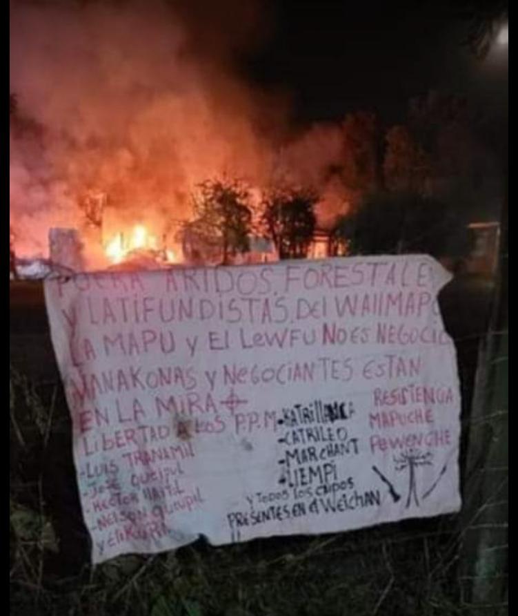 mmullor2016's tweet photo. Aparte de la amenaza de sabotaje que hicieron los  mapuches terroristas por incendios futuros, la senadora  Campillai llamó a"quemarlo todo"y la 2da.vicepresidenta  Cámara Diputados se preguntaba,"como quieren que no lo quememos todo" Y, lo están logrando https://t.co/he97VkRgvc https://t.co/BqbYnbONWr