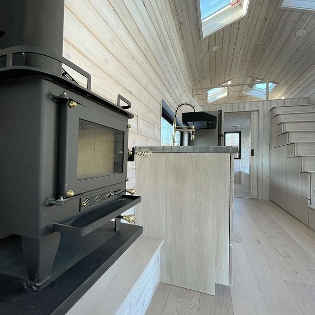 CubicMiniStoves's tweet image. Cozy little area🔥 💛 

@greenwoodtinyhomes 

Perfect for these cold winter nights 🔥
•
•
#tinyhomedesign #tinyhousenation #tinyhousemovement #tinyhome #tinyhouseonwheels #aframecabin #aframe #tinyhomes #tinyhouseliving #tinyhouselife #tinyhousedesign #tinyhomeonwheels