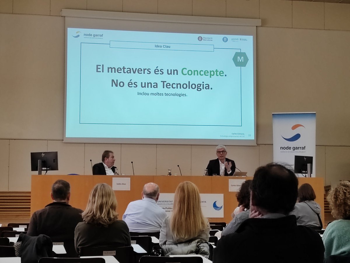 Carles Gomarà <a href="/cgomara/">Carles Gómara</a> tecnòleg expert en #innovació #Tecnologia <a href="/accio_cat/">ACCIÓ</a>  a la sala d'actes <a href="/UPCVilanova/">Campus UPC Vilanova</a> ens ha explicat:
El Metavers és un concepte.  No és una tecnologia.   És una xarxa interoperable i escalable massivament de mons virtuals 3D renderitzats en temps real.