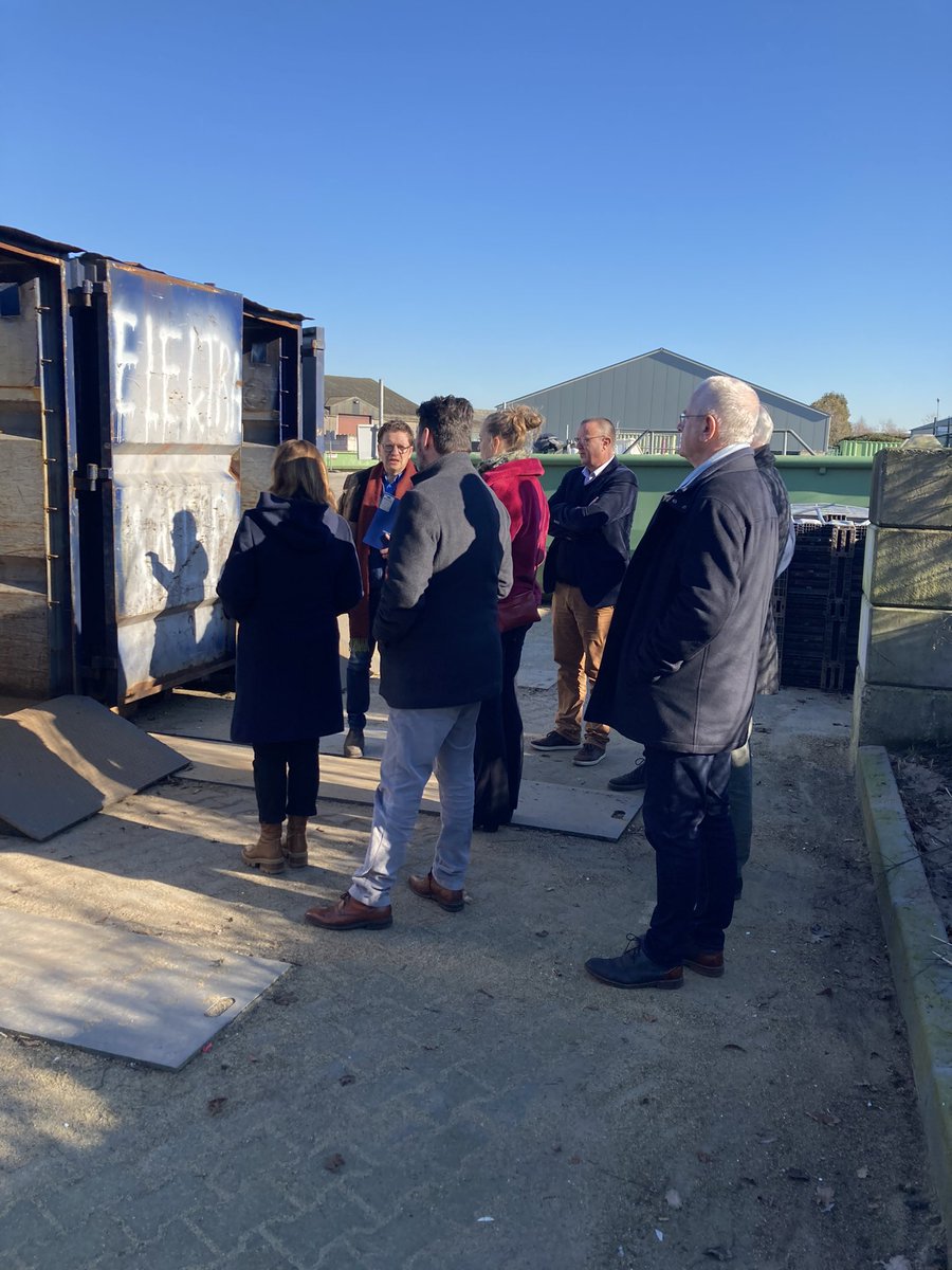 ericlogister's tweet photo. In de week van de circulaire economie hebben we met de wethouders van @gem_oisterwijk  @GemMeierijstad bezocht om ons te informeren over corculaire ambachtscentra en hebben we mooie voorbeelden gezien op het gebied van circulair en hoe @WSD daaraan kan bijdragen. https://t.co/PIRHsO3qH0