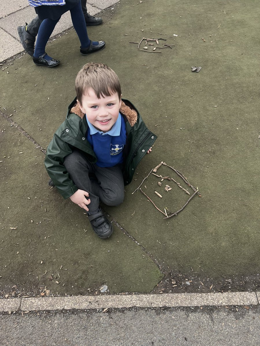 StOswaldsRCgos's tweet image. Some fantastic outdoor portraits today for task 3! @TaskmasterEdu #ChildrensMentalHealthWeek #CMHWTasking