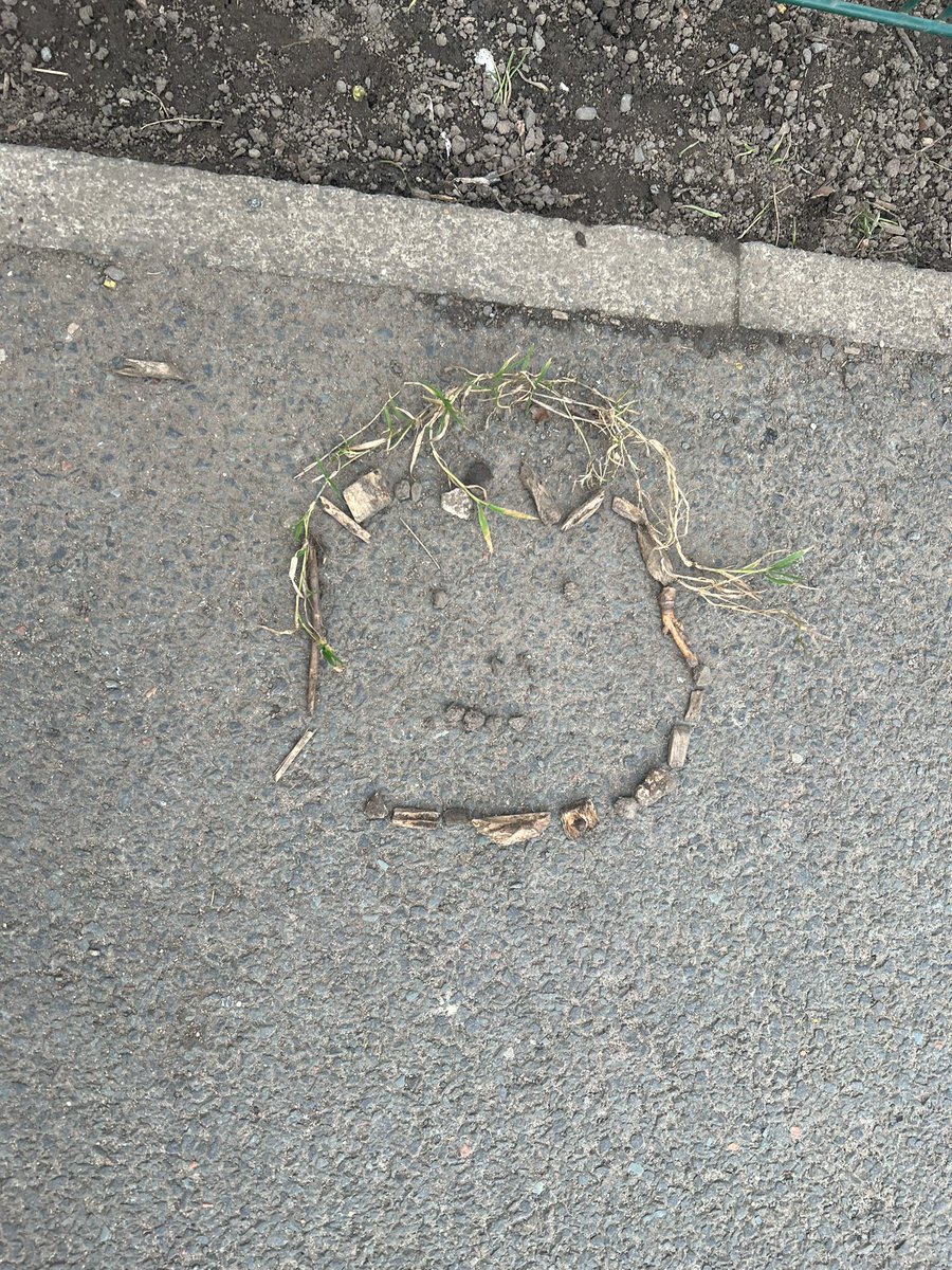 StOswaldsRCgos's tweet image. Some fantastic outdoor portraits today for task 3! @TaskmasterEdu #ChildrensMentalHealthWeek #CMHWTasking