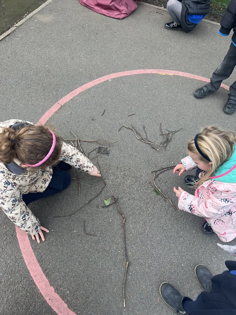 StOswaldsRCgos's tweet image. Some fantastic outdoor portraits today for task 3! @TaskmasterEdu #ChildrensMentalHealthWeek #CMHWTasking