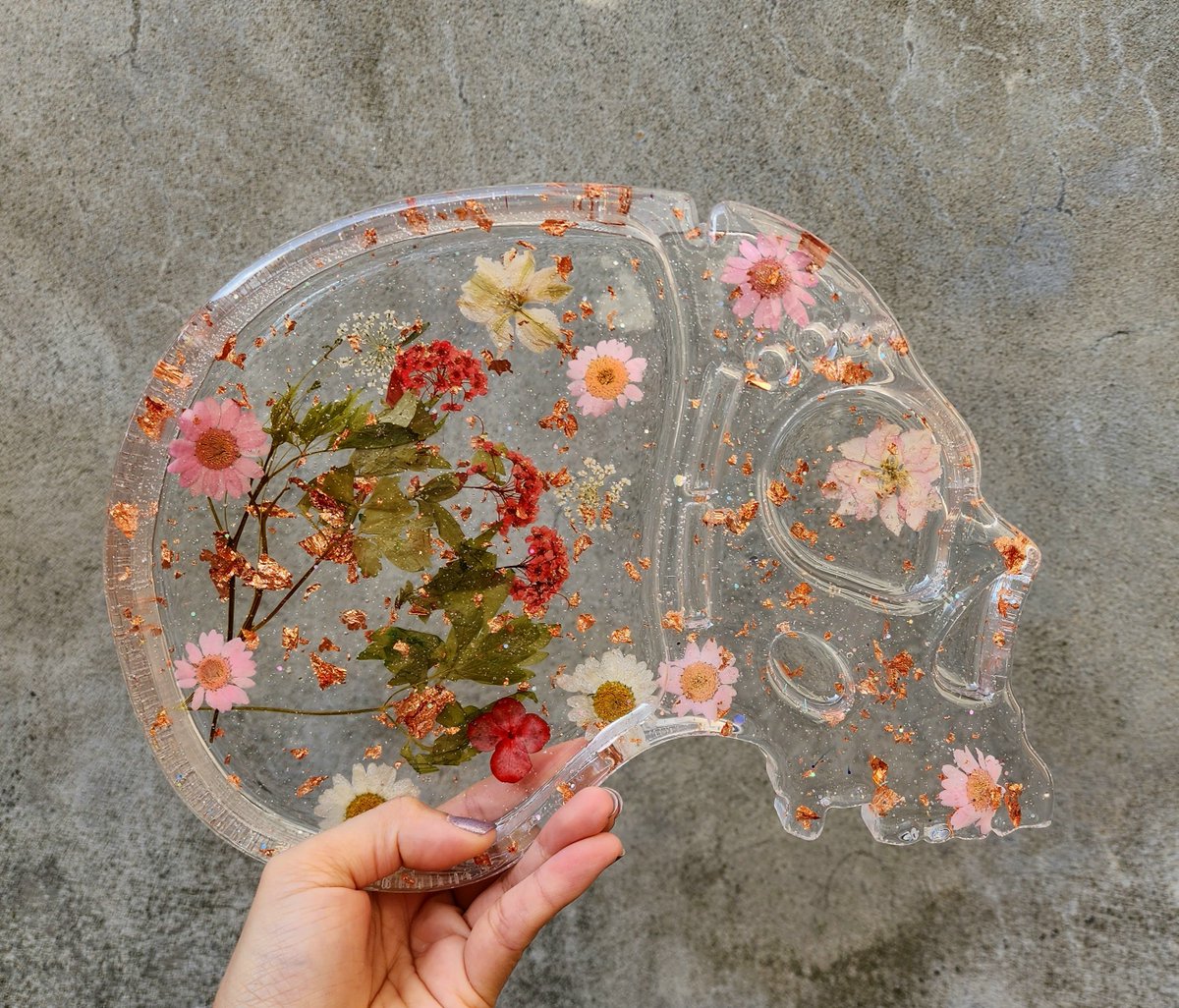 New skull rolling tray I made ♡