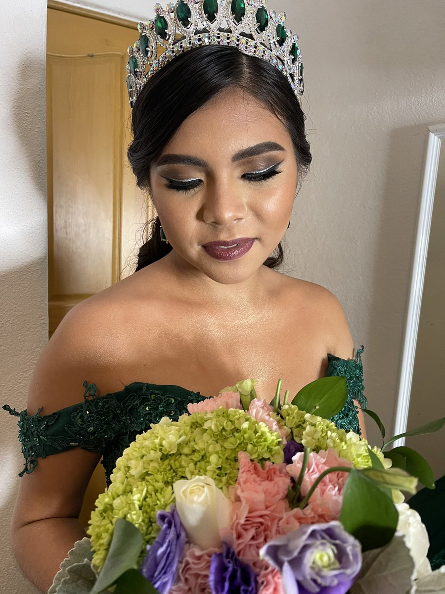 pymfabybarrera's tweet photo. #pymfabybarrera #makeup #makeupart #makeupartist #maquillaje #hairstyle #peinado #pymfb #mexico #mua https://t.co/wkIjtyolPX