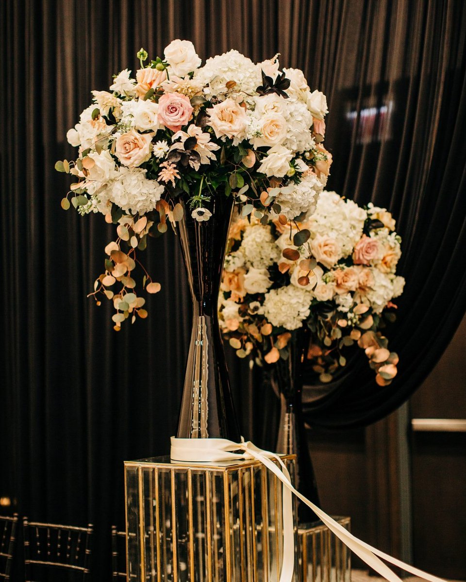RadissonBluAqua's tweet photo. Obsessing over these details ✨

📸: Lindsey Kay Photography
📍 Radisson Blu Aqua Chicago

#weddingwednesday #radissonbluaquachicago #downtownchi #chicagoweddingvenue #chicagomeetingsandevents #magmile #chicagobride https://t.co/7wkOH7fHA6