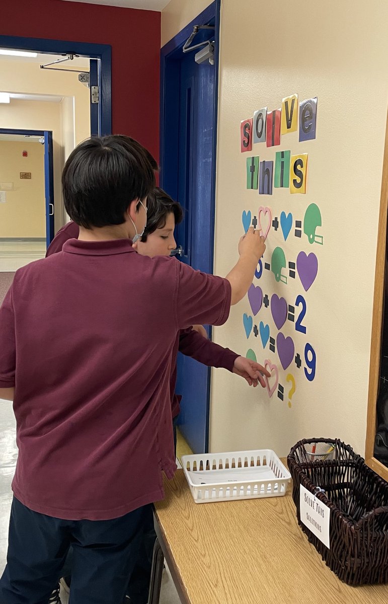 ⁦@SevernSchool⁩ Make math irresistible to students! These 4th graders stopped in the hallway to work on the latest Solve This puzzle. Lots of great conversations, persistence and team work!