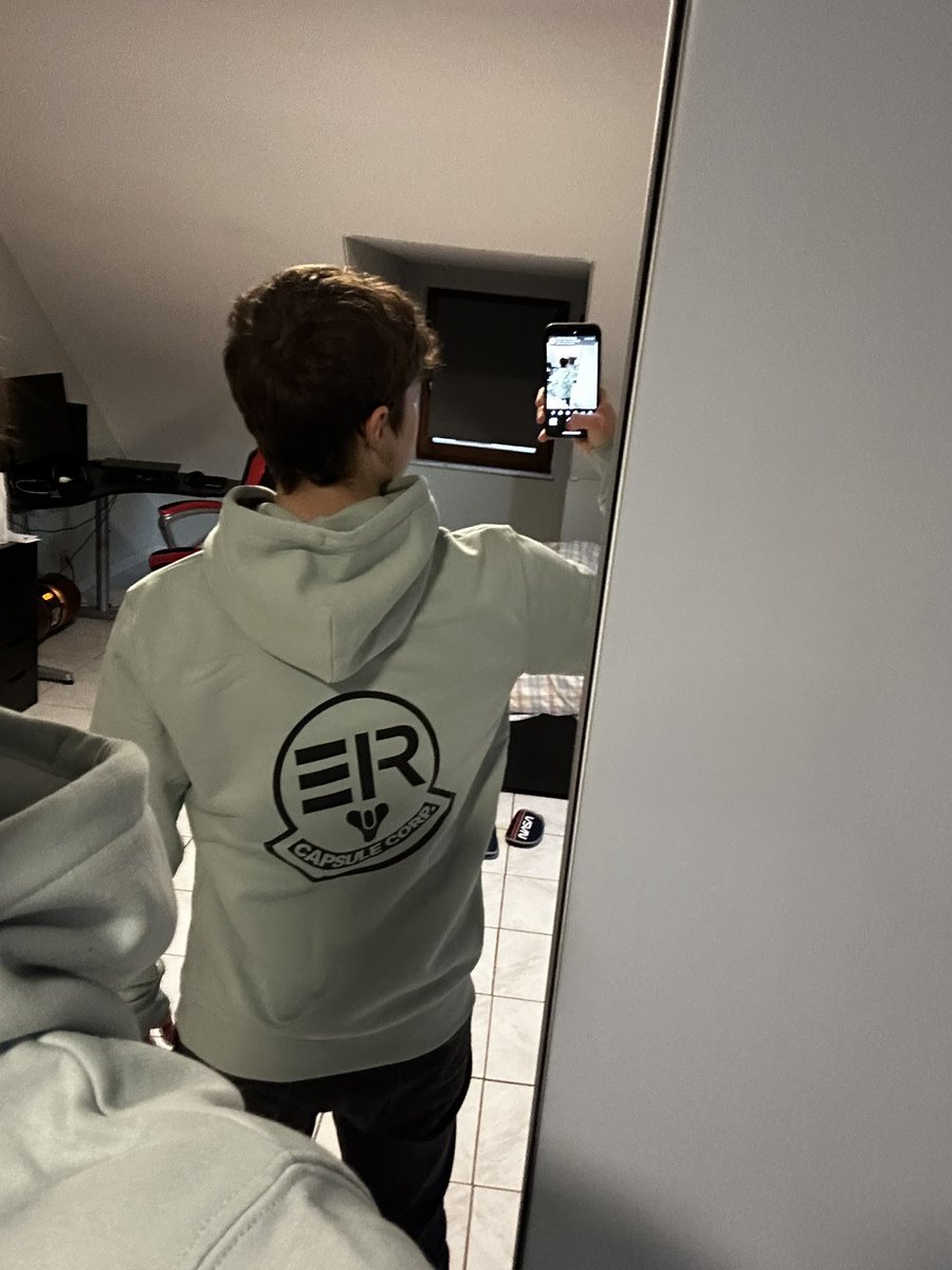 IRevxnge1's tweet photo. Après tant de temps. Voilà , le mini projet avance , passé par plein de prototype avant d’arriver à une version qui me convient enfin et qui a un putain de textile de qualité premium! #streetwear #outfit #hoodie #revxnge https://t.co/TCoAWy31Pu