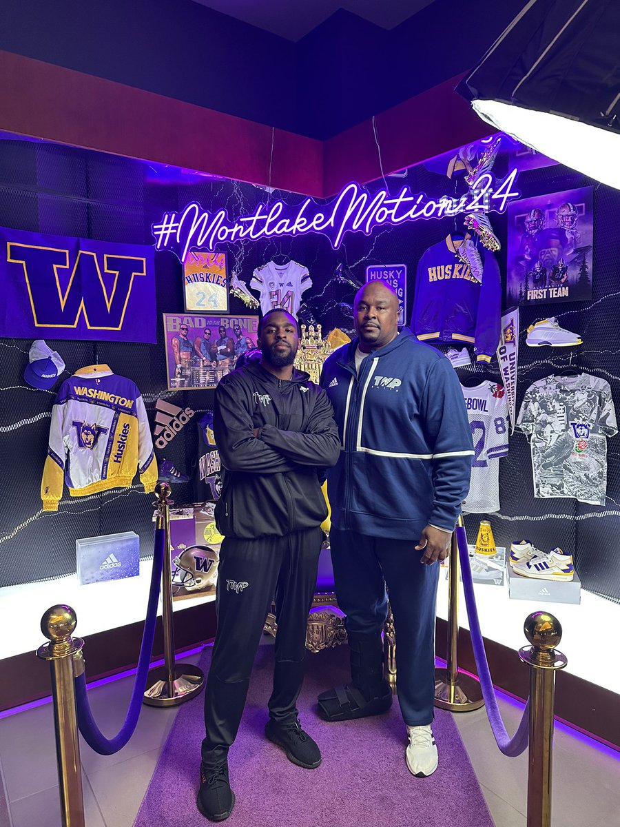 jajohnsonsr90's tweet photo. Happy birthday to my favorite/eldest son lol @sweettfeett your such a blessing to the family, and I appreciate the man you are. Glad we get to impact athletes lives together. Love you son enjoy your day. https://t.co/1bPph67ABJ