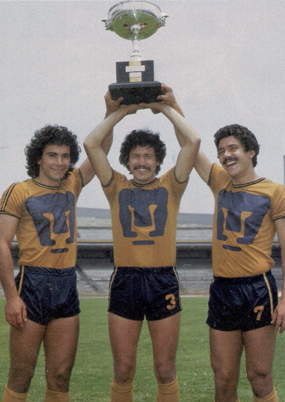 Tío Leyendas 🎙️⚽️ on Twitter: "Algunas vez los Pumas consiguieron ganarle la Copa Interamericana al campeón de la Libertadores. El año era 1981 y yo tengo en mis manos los tres partidos