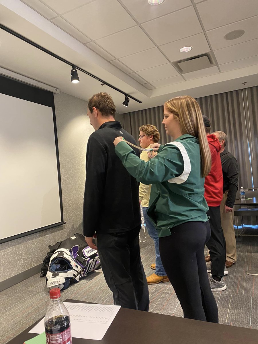 CharlotteEquip's tweet photo. Bucket List Items From This Past Week
#6- Attend the Douglas Summit With Students✅
#13- Go to a CLT Basketball Game✅
#38- Write Letters To an Elementary Class✅ https://t.co/r53H5dQSBq