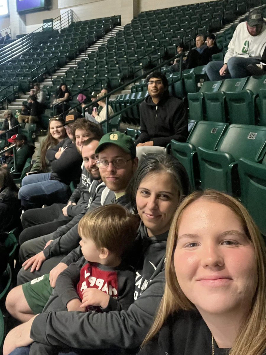 CharlotteEquip's tweet photo. Bucket List Items From This Past Week
#6- Attend the Douglas Summit With Students✅
#13- Go to a CLT Basketball Game✅
#38- Write Letters To an Elementary Class✅ https://t.co/r53H5dQSBq
