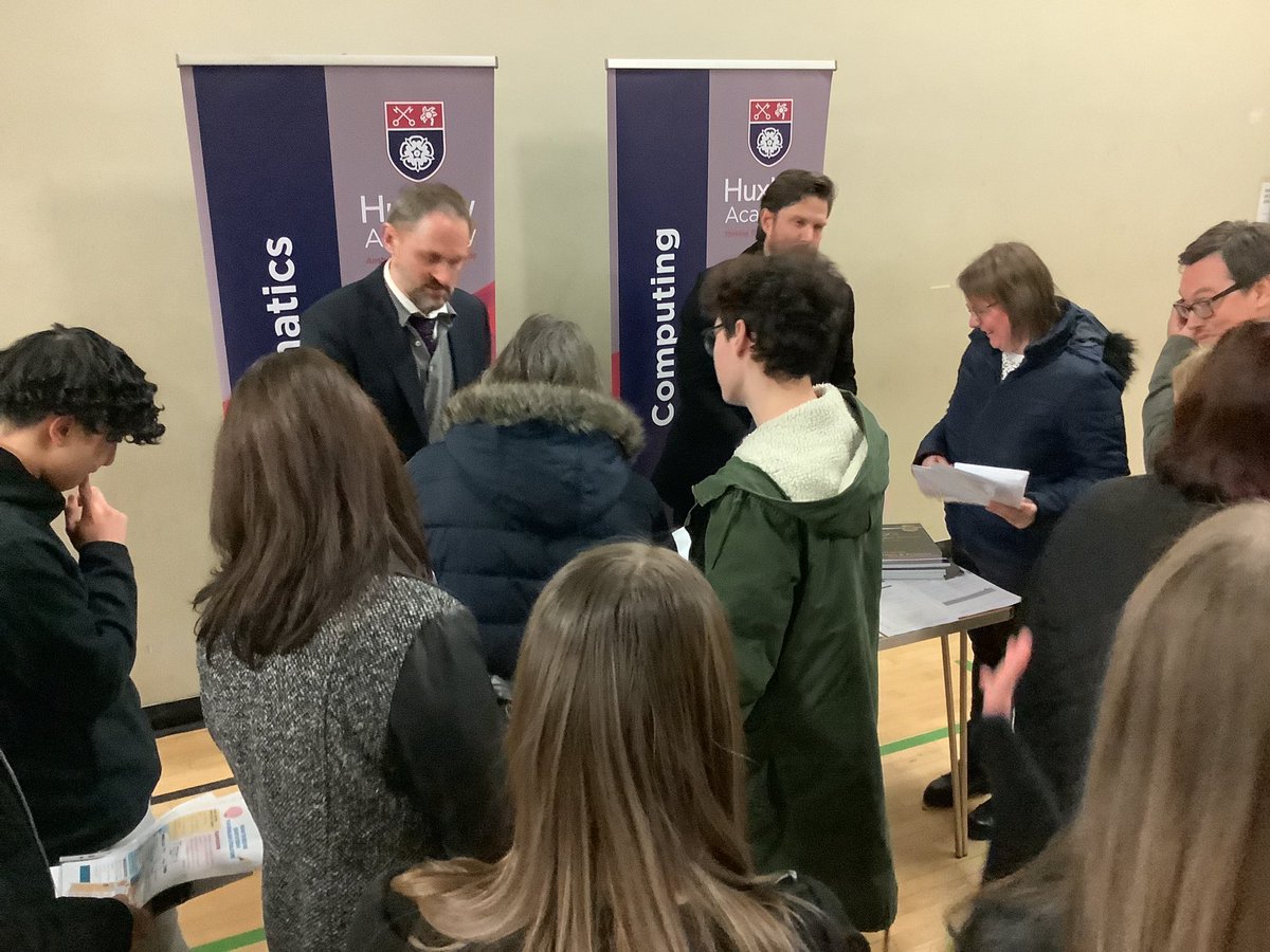 Huxlow's tweet photo. A real buzz as subject staff share their resources and advice to Year 11 students and parents. #teamhuxlow https://t.co/1wnHW5spms