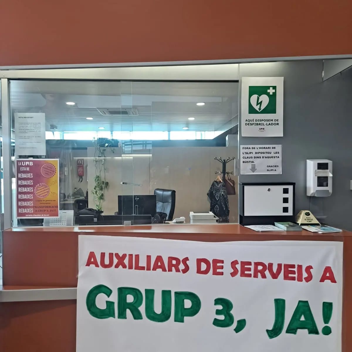 UGTUAB's tweet photo. #UAB #campusUAB #UABnohofasbe #laUABnoensvalora #slipisUABagrup3ja
Els SLiPIs de la UAB han actualitat el seu perfil en tres ocasions des del 2002, però no pas el seu sou. Després de 20 anys reciclant-se i assumint noves tasques, són l'únic col.lectiu que encara és Grup 4. https://t.co/SLYR1l2tU2
