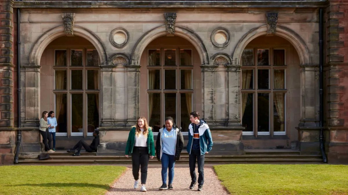 👀Our Student Services team are here for every single Keele student, whatever you need, throughout the whole year. Find online support here  buff.ly/3j57YKJ