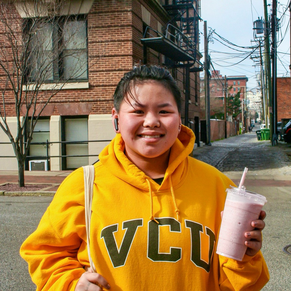 VCUGear's tweet photo. Roses are red,
VA is hot and cold;
But whatever the weather,
We rock our black and gold. 💛🖤
#VCU #LetsGoVCU #VCURams #VCURamily #VirginiaCommonwealthUniversity #VCUGear https://t.co/aln3qe4nxF