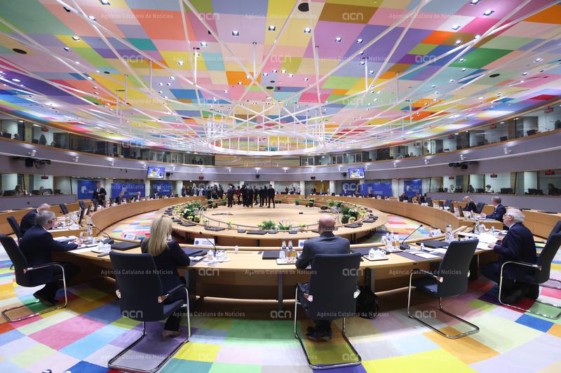 Els líders europeus reben #Zelenski com a "convidat especial" a #Brussel·les per abordar l'ajuda a #Ucraïna i l'adhesió.

La participació del líder ucraïnès eclipsa els debats sobre l'impuls al pla industrial europeu i la migració.

ow.ly/Zctl50MNnSg