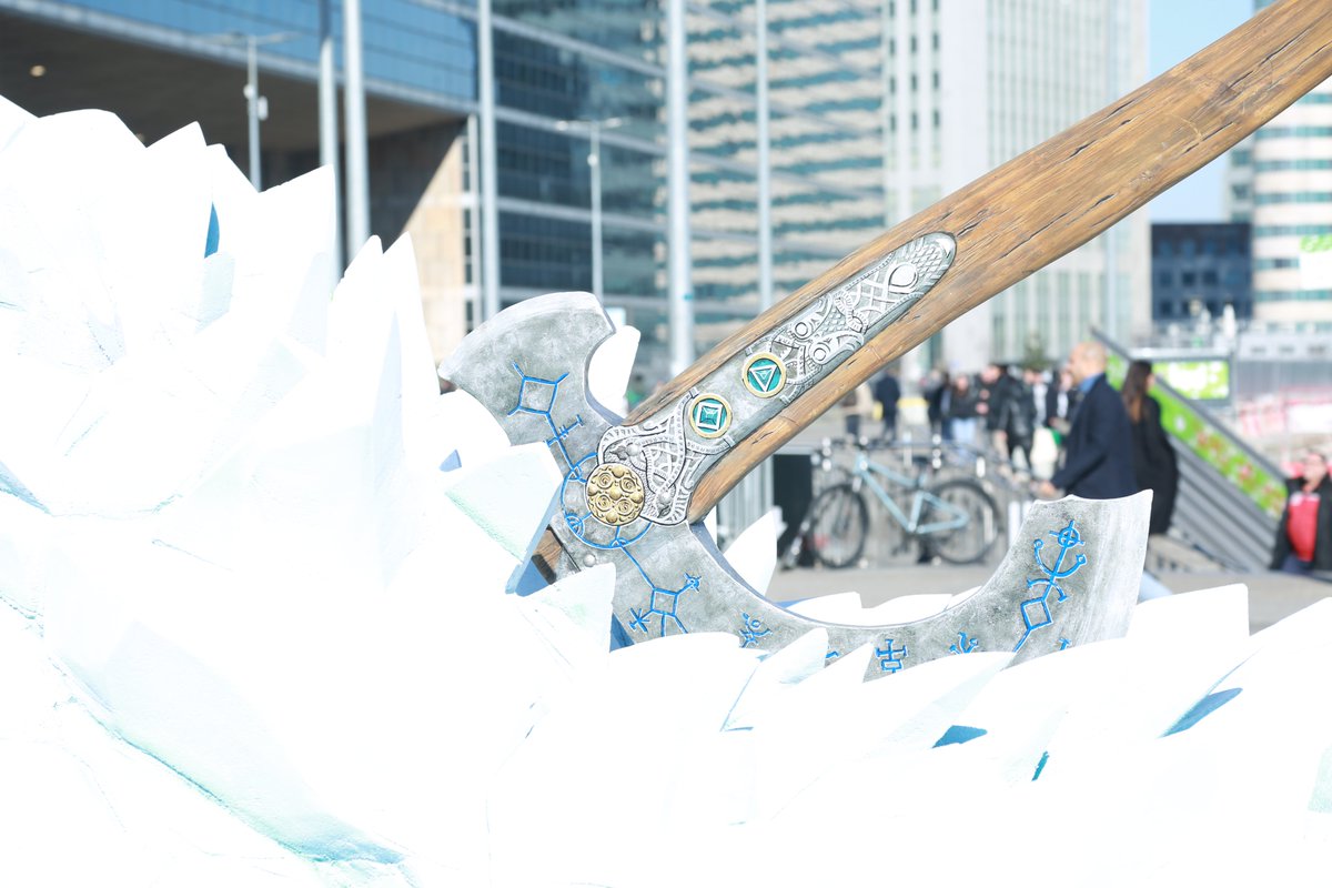 PlayStationFR's tweet image. 🔴 FLASH INFO : la Hache Léviathan de Kratos atterri à Paris 🪓

Venez vivre l'expérience jusqu'au 12 février à @ParisLaDefense et partagez vos photos avec le hashtag #LiveFromPS5 !