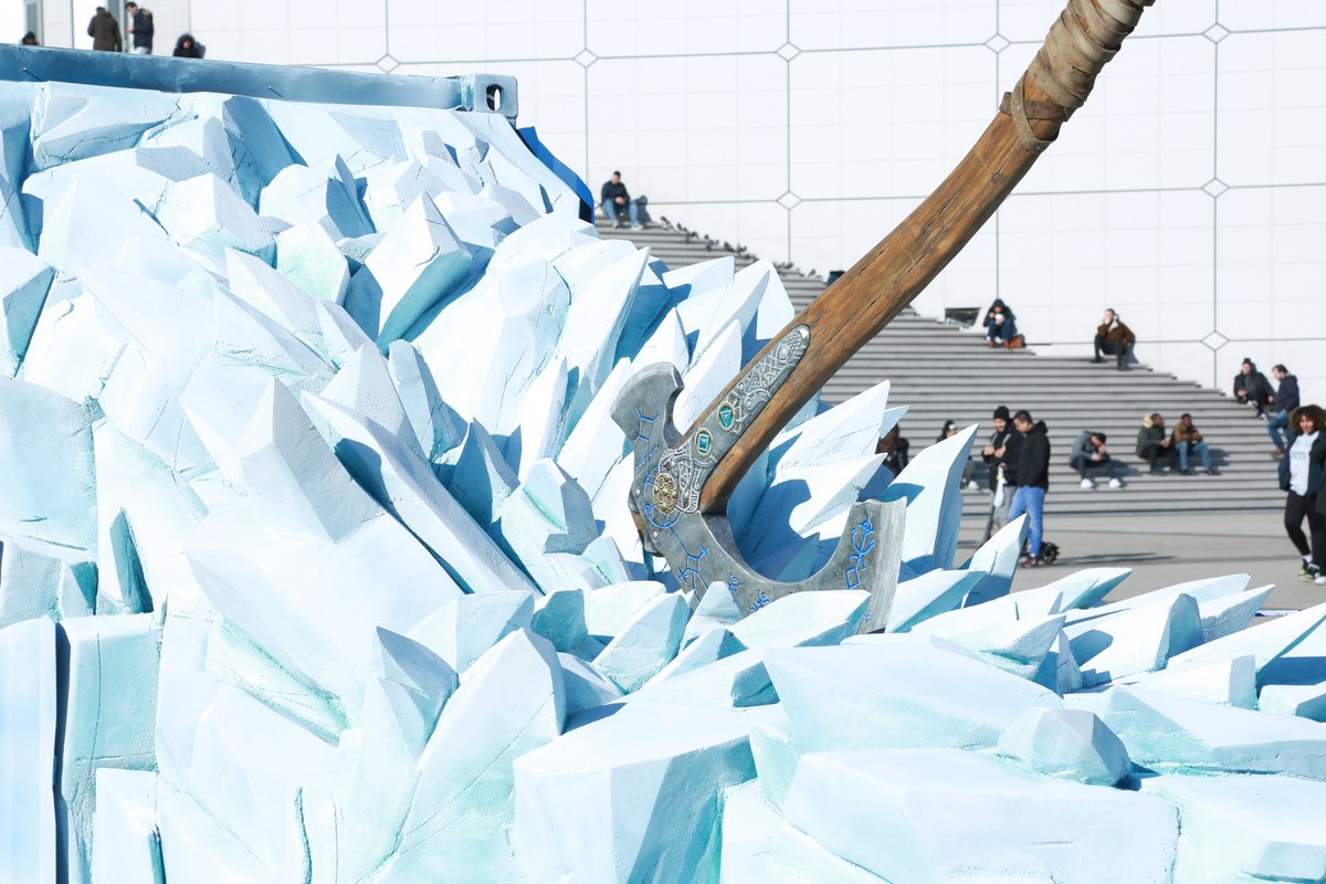 PlayStationFR's tweet image. 🔴 FLASH INFO : la Hache Léviathan de Kratos atterri à Paris 🪓

Venez vivre l'expérience jusqu'au 12 février à @ParisLaDefense et partagez vos photos avec le hashtag #LiveFromPS5 !