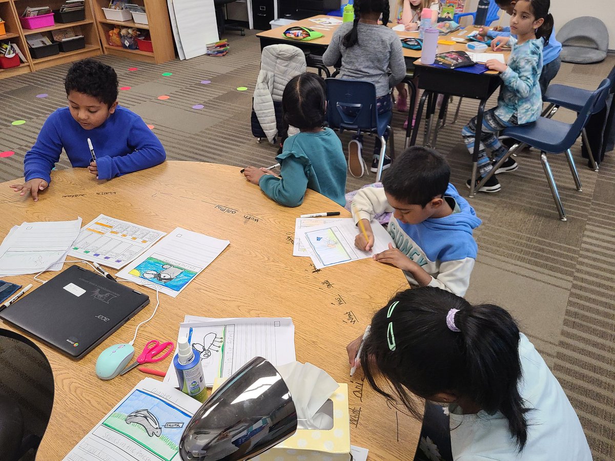 Writers hard at work using their resources to create their animal research reports! <a href="/LiscanoElem/">Liscano Elementary School</a> #liscanoproud