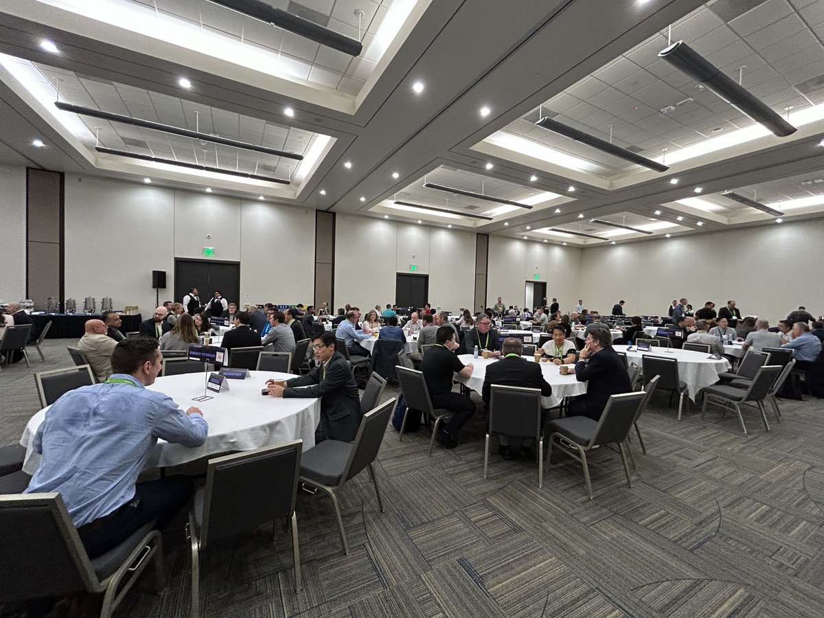 DISTRIBUTECH's tweet image. Starting the day off with a tasty Roundtable Breakfast! 🥞 😋

#DISTRIBUTECH23 #DISTRIBUTECH #transmissionsystem #distributionsystem #transmissionsystems #distributionsystems