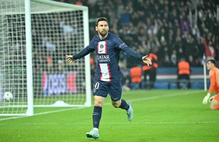 🚨CONCOURS SPÉCIAL #OMPSG 

🎁 On vous fait gagner un coffret maillot mystère ! 

Conditions : 
- Follow @mediaparisien et @Lebonmaillotoff 
- Like RT 

Valable si Messi marque durant ce Classico, petite surprise si Neymar marque aussi 🕺