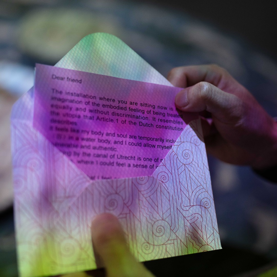 MuseumWoerden's tweet image. Performance/workshop Jinxiao Zhou - do 16 feb

In zijn video-installatie bespreekt Jin mooie herinneringen aan water. Daarna koffie/thee en aan de slag met een collage.
Info: ow.ly/Fc7C50MA8uP

#jinxiaozhou #videoinstallation #water #performanceart #workshop #beleefwoerden