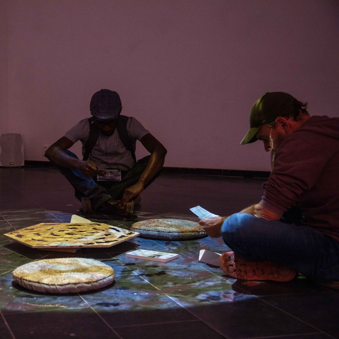 MuseumWoerden's tweet image. Performance/workshop Jinxiao Zhou - do 16 feb

In zijn video-installatie bespreekt Jin mooie herinneringen aan water. Daarna koffie/thee en aan de slag met een collage.
Info: ow.ly/Fc7C50MA8uP

#jinxiaozhou #videoinstallation #water #performanceart #workshop #beleefwoerden