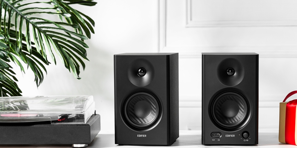 EdifierNAmerica's tweet photo. Rock out, lounge in, and do it all with the MR4! 🎵💺
https://t.co/n0hsD7FrrA
#homeaudio #edifier #edifiermr4 https://t.co/suhCQjW4Q5
