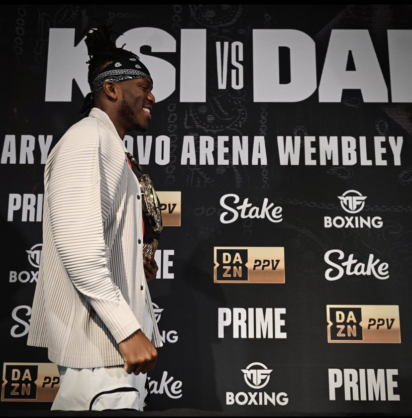 ksinews_'s tweet image. KSI &amp;amp; Jake Paul face offs when both opponents didn’t decide to show up 😬