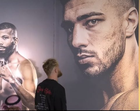 ksinews_'s tweet image. KSI &amp;amp; Jake Paul face offs when both opponents didn’t decide to show up 😬