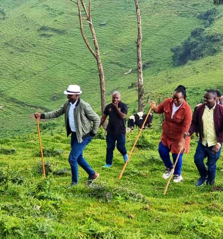 Uyu munsi, Umunyamabanga wa Leta muri MINAGRI <a href="/Ilde_Musafiri/">Ildephonse Musafiri</a> yasuye ibikorwa by’ubuhinzi n’ubworozi bikorerwa muri sitasiyo ya <a href="/RwandaAgriBoard/">Rwanda Agriculture & Animal Resources Devpt Board</a> ya Gishwati birimo ubutubuzi bw'ibirayi, ibikorwa byo kuvugurura icyororo ku matungo magufi (intama) n’ubworozi bw'inka zitanga umukamo.