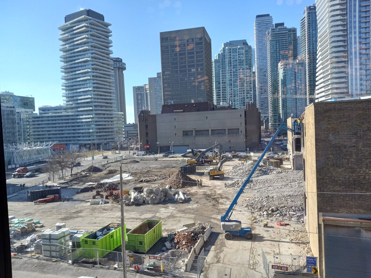 StephenWickens1's tweet photo. Stunning view from the new #trbot offices on Queens Quay, especially for long-time observers of the Toronto Waterfront, former Toronto Star staffers and LCBO patrons. https://t.co/dY59FhbAuu