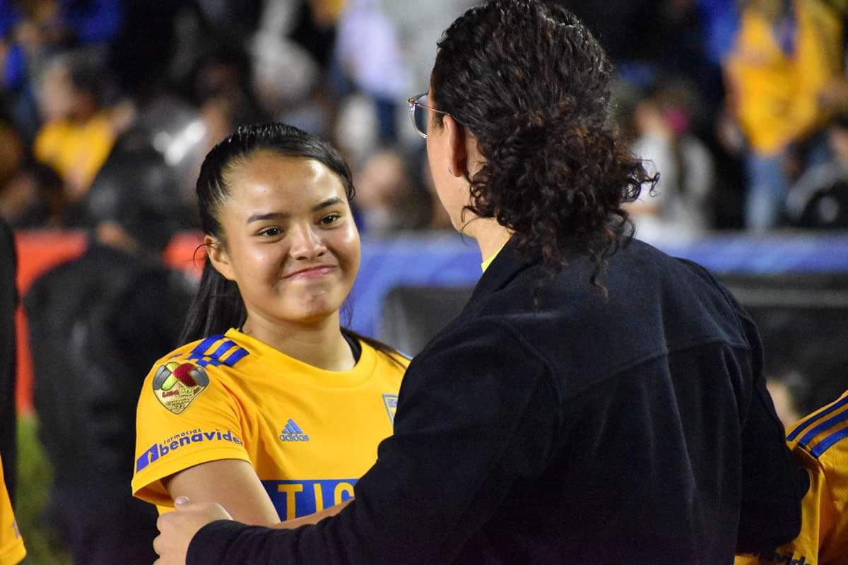 Deiryramirez_'s tweet photo. Feliz de estar aquí 💙💛 https://t.co/4HsugRmNrc