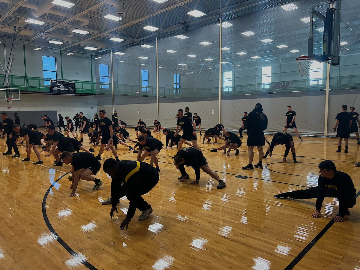 hamiltons_own's tweet photo. Oak Battery conducted Victory Wellness yesterday with the @1stabctdevilpao H2F team where they focused on functional mobility and injury prevention. Soldiers were taught the importance of taking care of their bodies during post workout recovery! Can’t wait to see it in PT plans! https://t.co/Ff5H4AfJqK