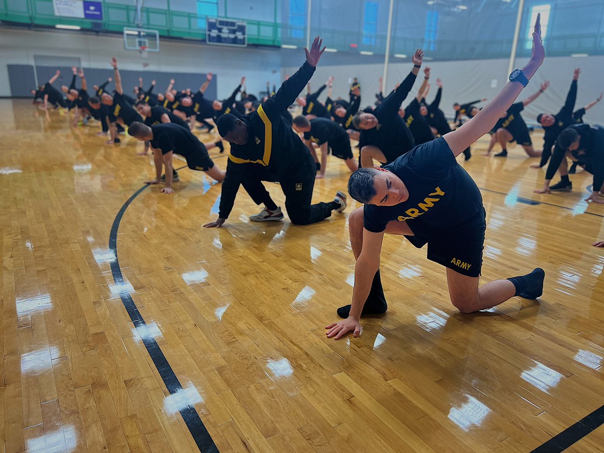 hamiltons_own's tweet photo. Oak Battery conducted Victory Wellness yesterday with the @1stabctdevilpao H2F team where they focused on functional mobility and injury prevention. Soldiers were taught the importance of taking care of their bodies during post workout recovery! Can’t wait to see it in PT plans! https://t.co/Ff5H4AfJqK