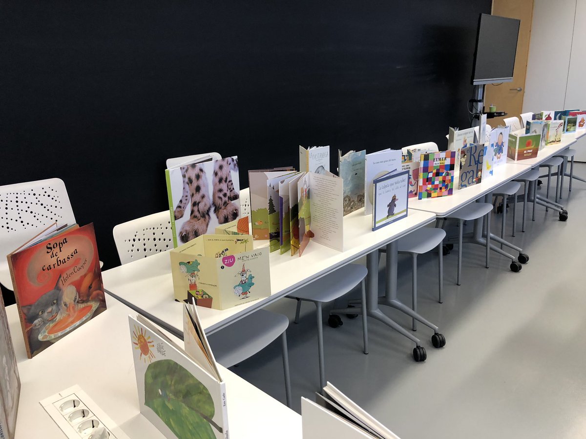 uvic_cife's tweet photo. Tot a punt per començar!! Avui parlarem de narració i llibres, tipologies, criteris de selecció …amb la @DevesaCamps dels @espaisinfantil dins del marc de l’assessorament a @LaQuitxalla de #gurb. https://t.co/jGEuMMFFvh
