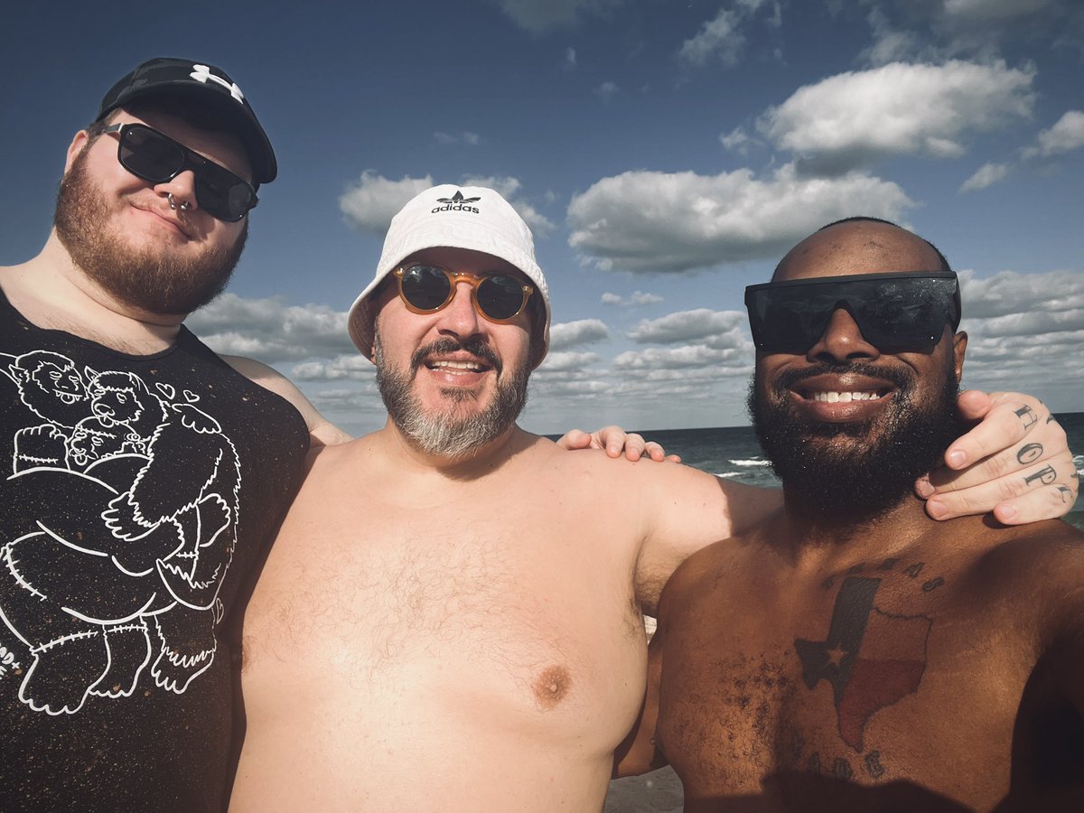 Archetypical__'s tweet photo. Beach day with these handsome fellas @txbeef86 @artzaddy https://t.co/OCmOGQJQBJ