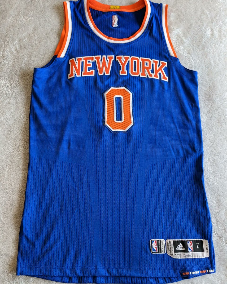 fulgencio79's tweet photo. No está nada mal la llegada de hoy 😇 Camiseton utilizado por @shanelarkin en el partido de Londres en 2015 @nyknicks vs @Bucks #inshane https://t.co/SADLaWXpOw