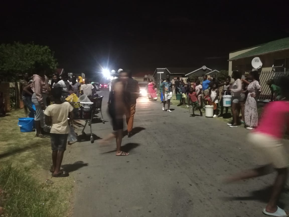 HoniNompelo's tweet photo. @PresidencyZA water is a basic need we cannot suffer amanzi, Amanzi yimpillo. Imagine standing in  lines at 11pm for a basic need that was promised to us... @Activist_Ditiro @Earthlife_JHB @Thandux93478995 @makomaphil  @ThaboSibeko9 @SmashedTash https://t.co/lPXSfTmvXT