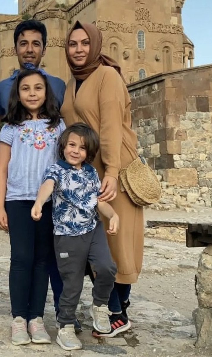 mutlubesyo's tweet photo. Bir kaç saat önce evlerinde vücut ısısı algılandı haberini almıştık ama saatler geçti haber alamıyoruz lütfen artık yardım edin 🙏🏻 
@haluklevent 
@FOXhaber @Selcuktepelifo1 
@ahbap https://t.co/ghwAVHrs2v