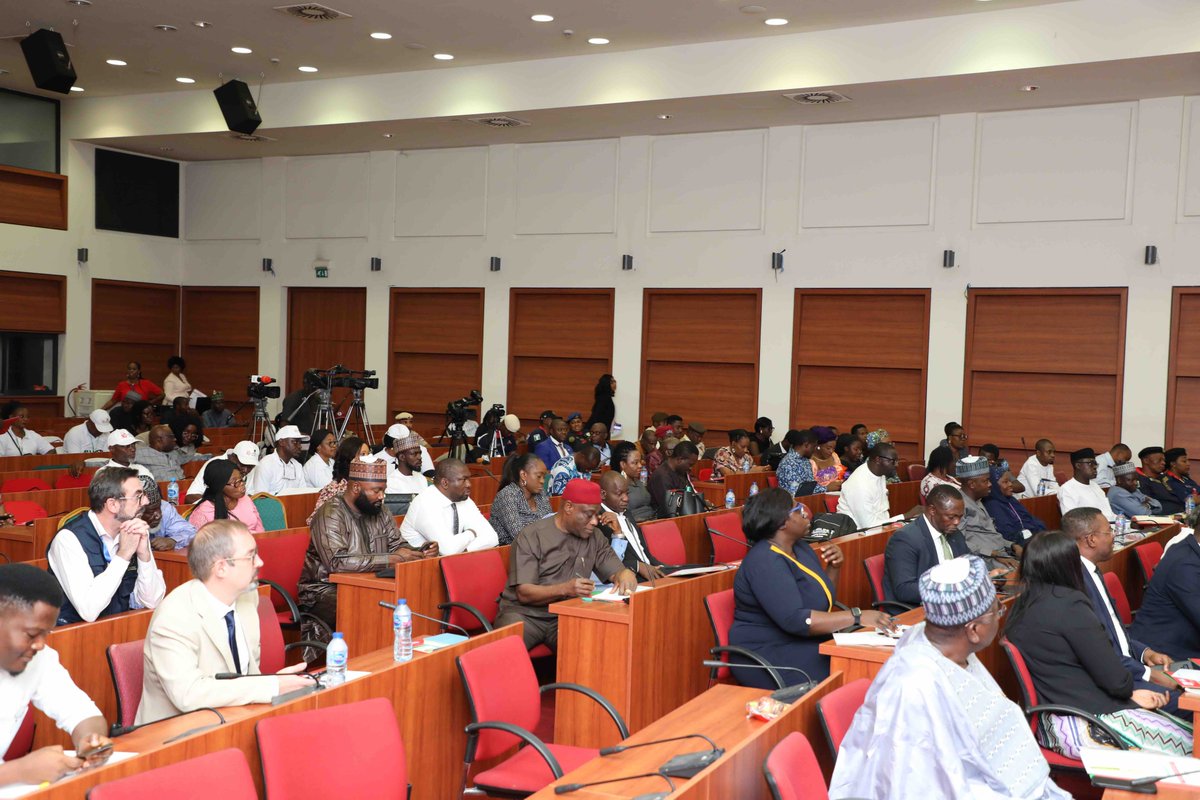 PLACNG's tweet photo. 1/ #PhotoSplash earlier today: 'Joint Special Hearing on the Extent of the Implementation of the #ElectoralAct2022 Ahead of the Conduct of the #2023Elections', organised by @nassnigeria Joint Committee on Electoral Matters, supported by PLAC & @UKinNigeria
#NigeriaDecides2023 https://t.co/OupEGHCCZm