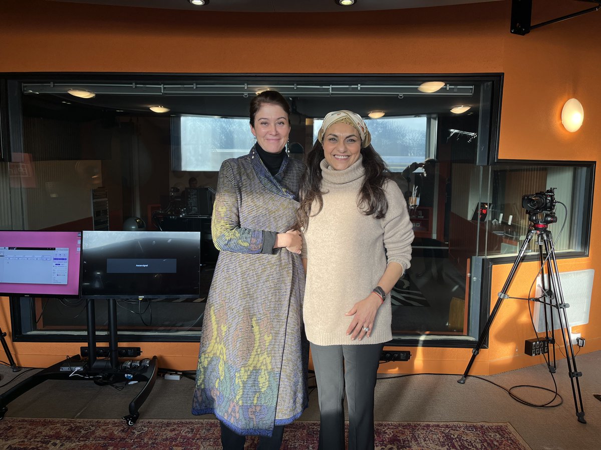 AXA's tweet photo. Dans les coulisses du prochain épisode #HorsPair avec Ayyam Sureau fondatrice de l'association Pierre Claver 🎧
🗓️ Bientôt dans vos oreilles cette semaine ! #HorsPair @udecoene https://t.co/CdtXdXhOWg