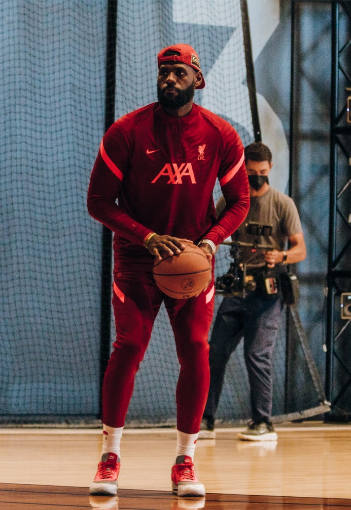 Mannehmanneh's tweet photo. Congratulations @KingJames 👑🏀 becoming the NBA’s all-time leading scorer, #ledgen you deserve it #YNWA 🔴🔴🔴 https://t.co/HMBNNFMLxF