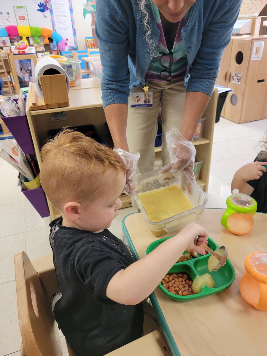 otero_jacki's tweet photo. #LENAweek4 I am so proud of these early childhood kids. They are not just #brainbuilders #learningthroughtalk and engaging in enriching #conversationalturns but working on so many life skills like serving themselves during mealtimes and brushing their teeth. 🧠🗣❤️ @LENAEarlyTalk https://t.co/Wdh26XCoz5