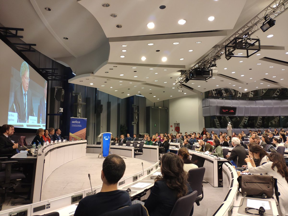 yasemoseuropeos's tweet photo. Hoy nos venimos al evento de nuestros compis de #aefice sobre la presidencia española🇪🇦 del Consejo de La UE 🇪🇺 hay que seguir informados para todo lo que se viene #EPSO #Oposiciones https://t.co/GA8H0fAfCb