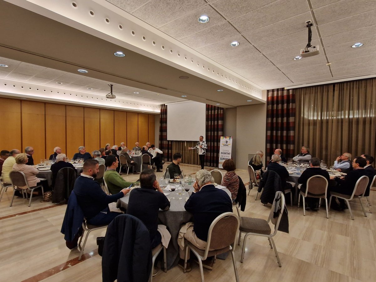 🗣️ Conferència sobre derechos humanos en el <a href="/Rotary/">Rotary International</a> #Tarragona <a href="/ricard_checa/">RicardChe</a>